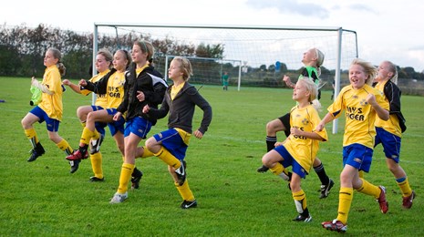 Pigefodboldskoler-piger-træning