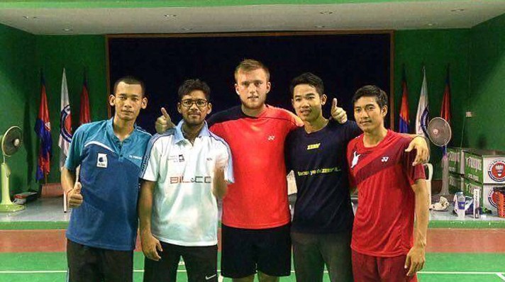 160726_Badminton-med-landsholdsspillere-i-Cambodja_gruppebillede_Kasper-Anneberg-Mikkelsen.jpg