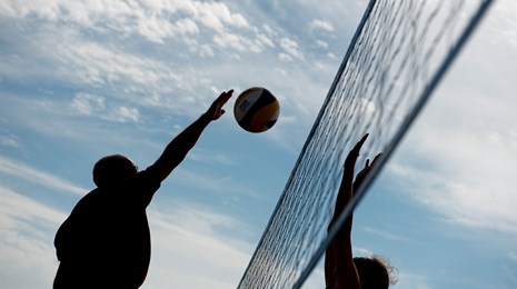 Volleyball_kamp ved nettet