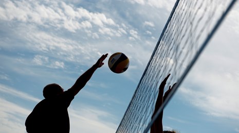 Volleyball_kamp ved nettet