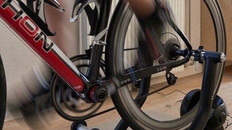 Bliv e-sport-cykelrytter: Sådan starter du på en hometrainer