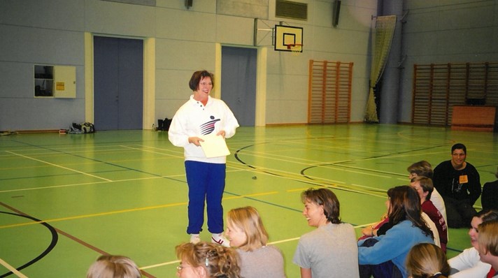 Helga og Struer Springpiger til Struer Gymnastikforenings 75 års jubilæum i 2001.jpg