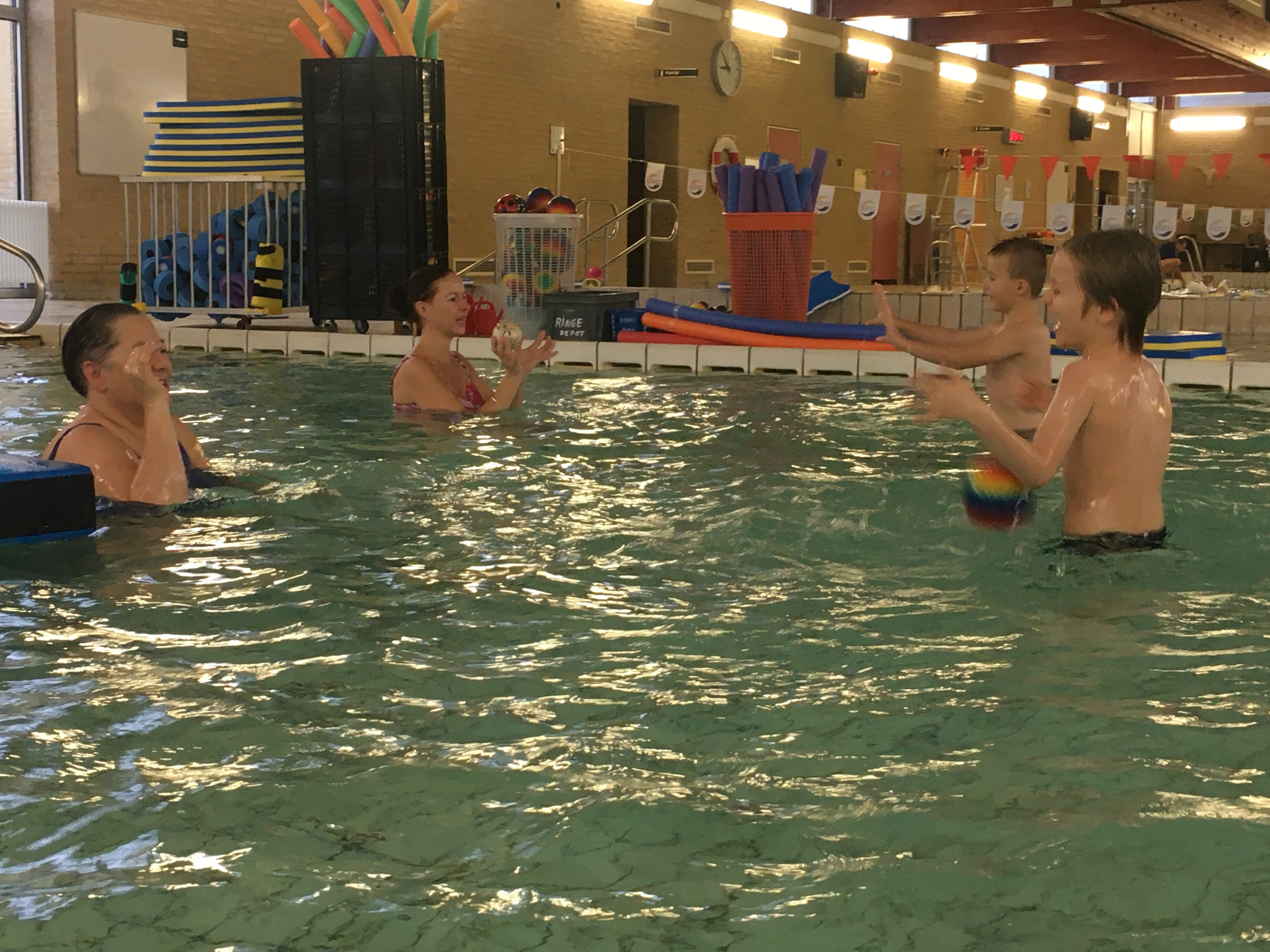 Simon og Nicklas har begge gået på svømmeholdet i Haslev Svømmeklub, siden det blev oprettet efter sommerferien.