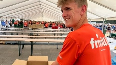 17-årige Magnus er frivillig hele Landsstævne-ugen